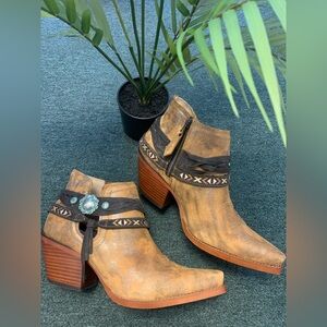 Brand New in Box Durango Women’s Antique Silver Western Bootie size 10 m